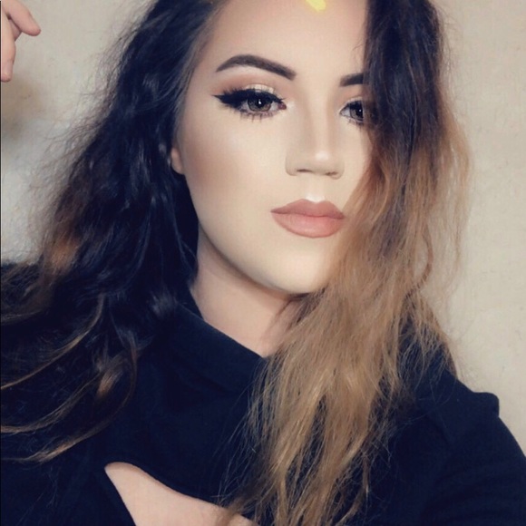 Meet your Posher, Adrianna - Picture 2 of 3